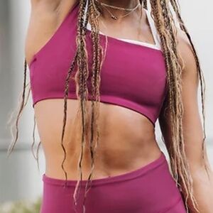 Athleta Double Up Sorts Bra Wildberry white Medium